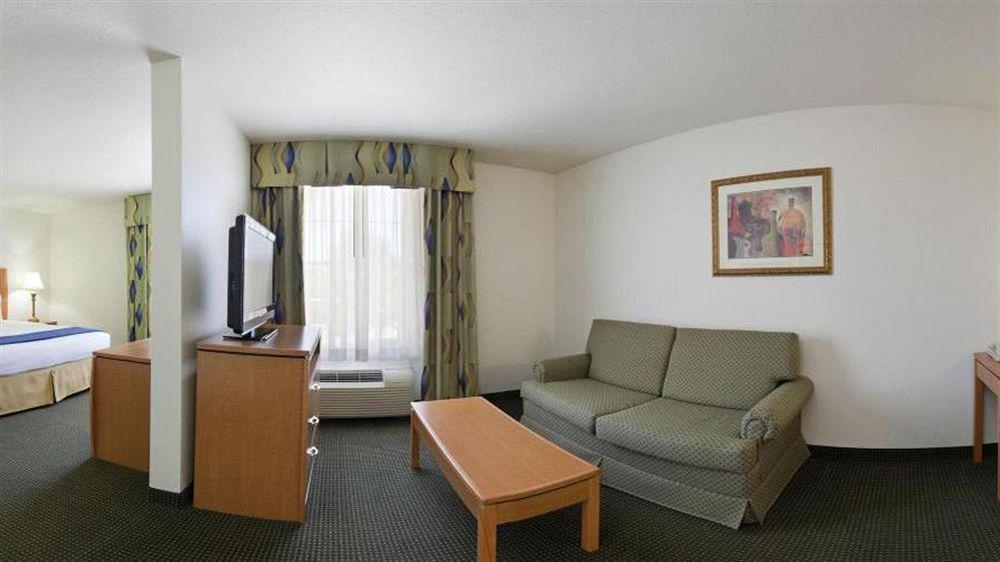 Holiday Inn Express Hotel & Suites Columbus By Ihg Buitenkant foto
