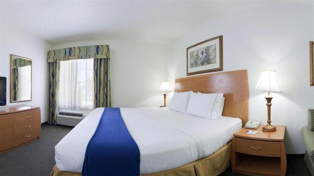Holiday Inn Express Hotel & Suites Columbus By Ihg Buitenkant foto