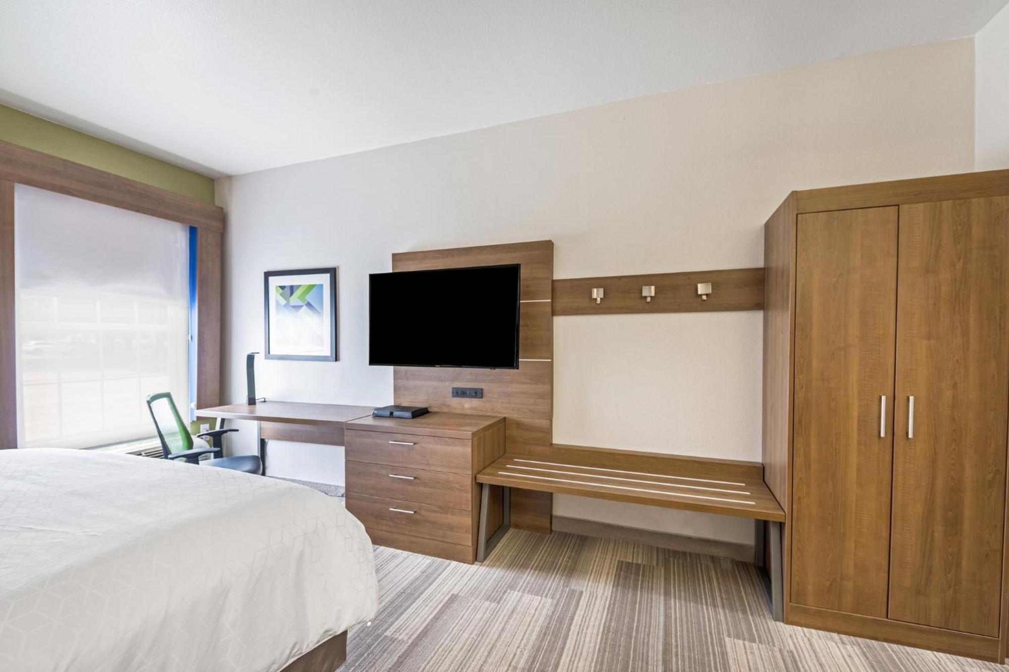 Holiday Inn Express Hotel & Suites Columbus By Ihg Buitenkant foto