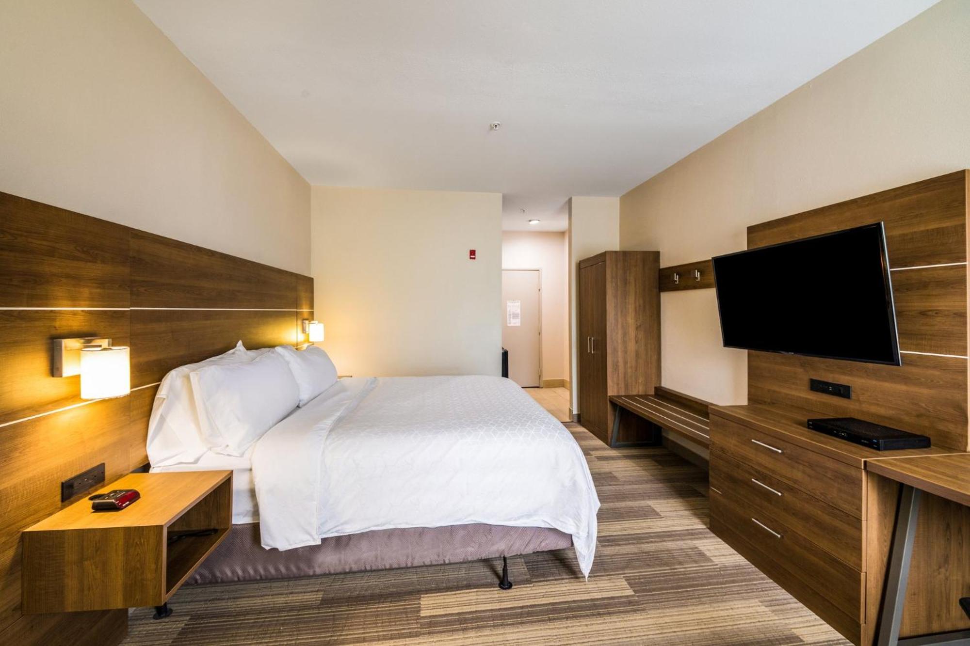 Holiday Inn Express Hotel & Suites Columbus By Ihg Buitenkant foto