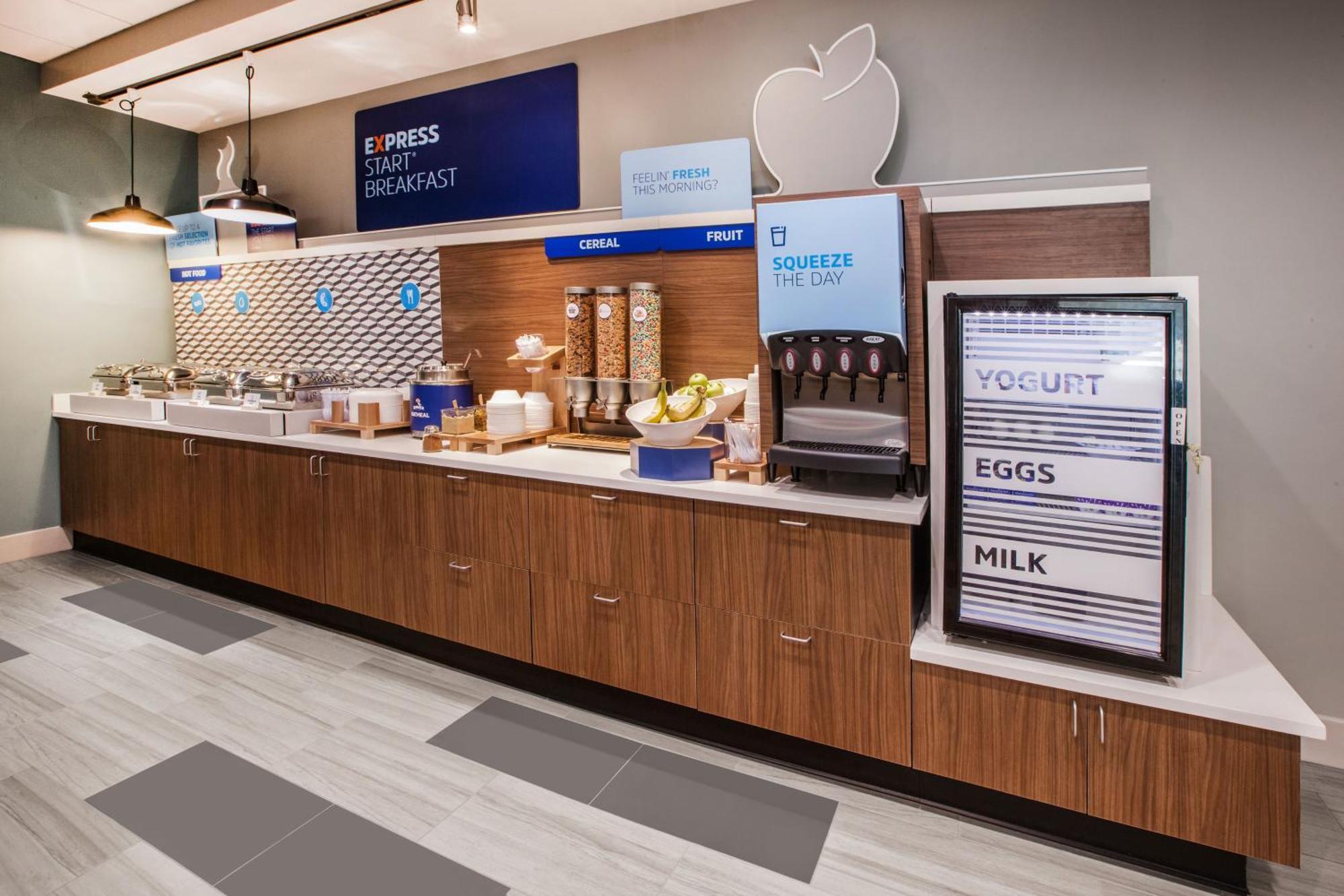 Holiday Inn Express Hotel & Suites Columbus By Ihg Buitenkant foto
