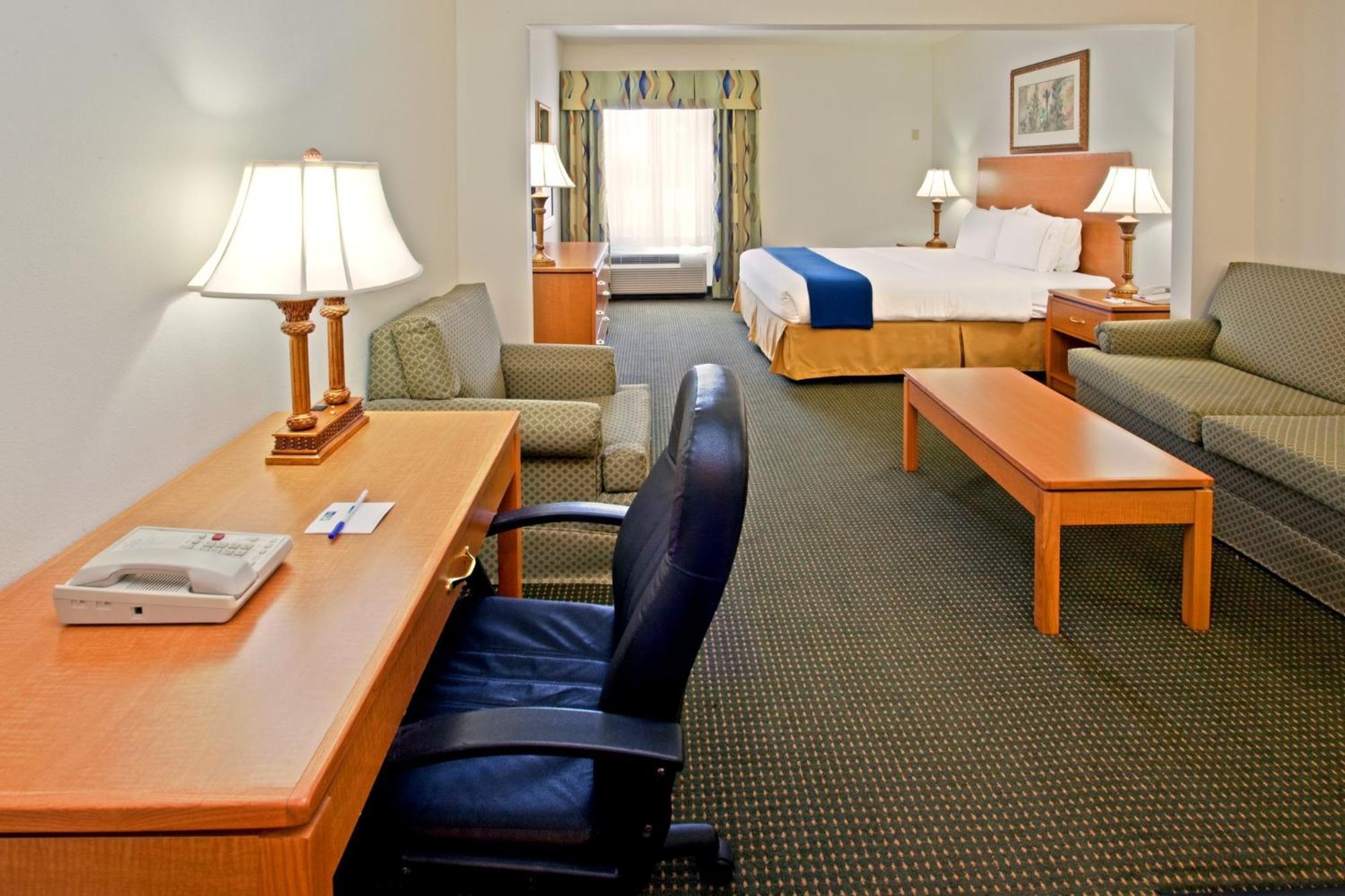 Holiday Inn Express Hotel & Suites Columbus By Ihg Buitenkant foto