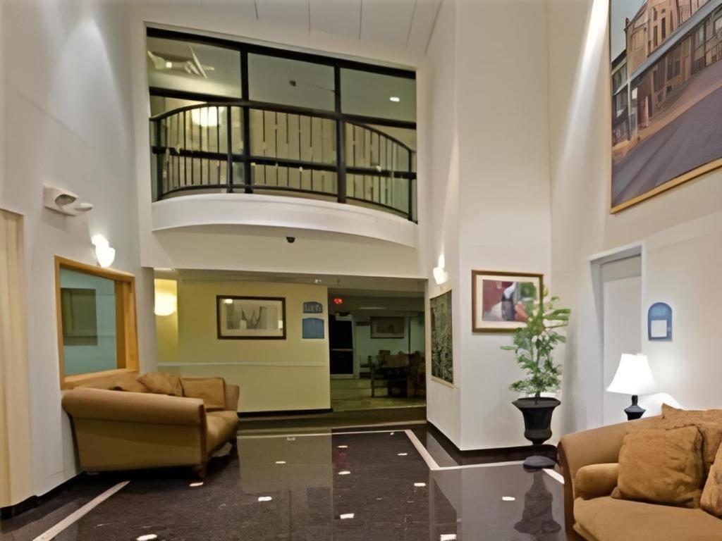 Holiday Inn Express Hotel & Suites Columbus By Ihg Buitenkant foto