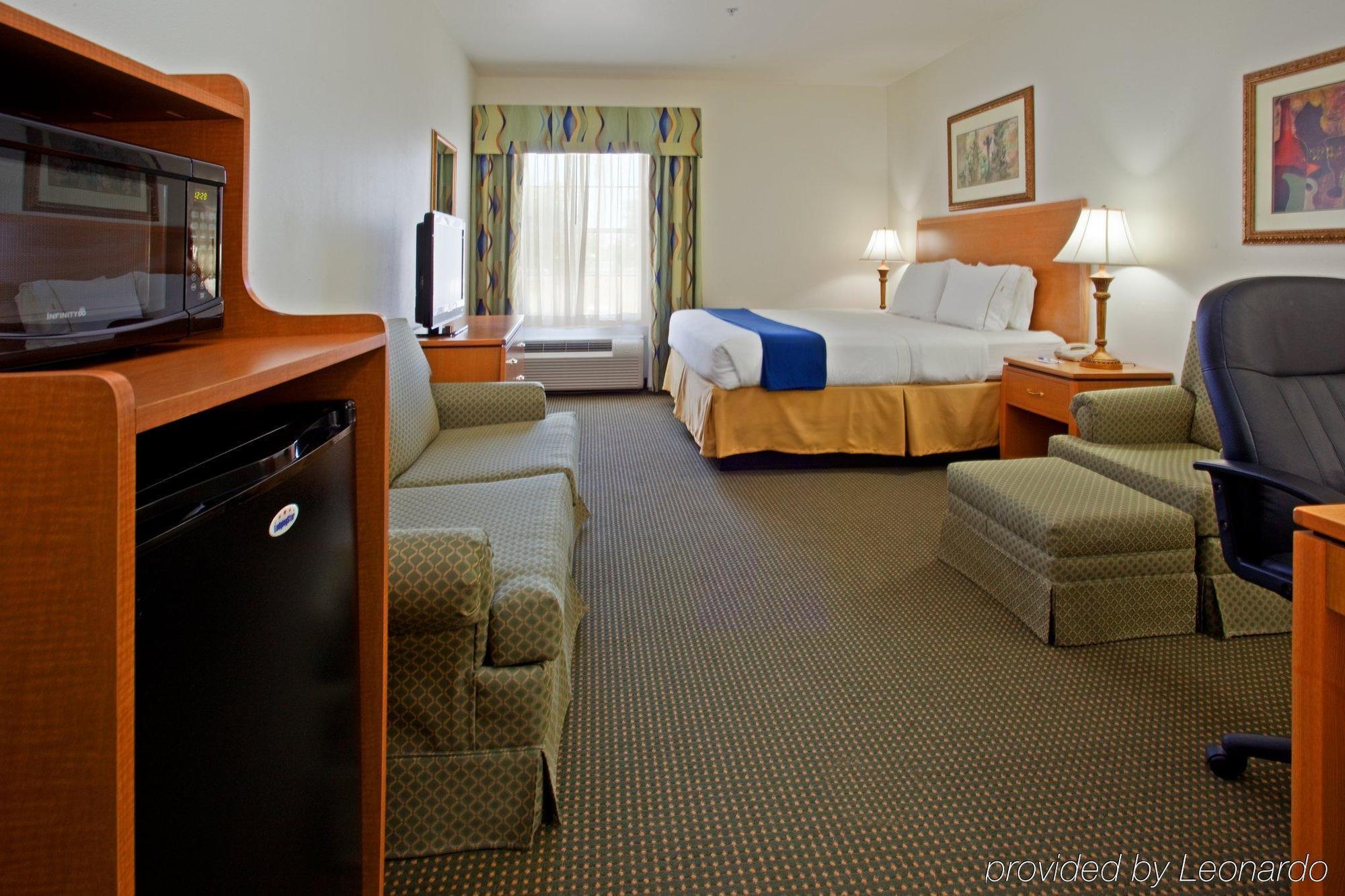 Holiday Inn Express Hotel & Suites Columbus By Ihg Kamer foto