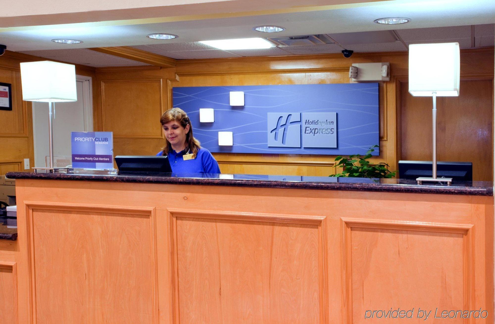 Holiday Inn Express Hotel & Suites Columbus By Ihg Interieur foto