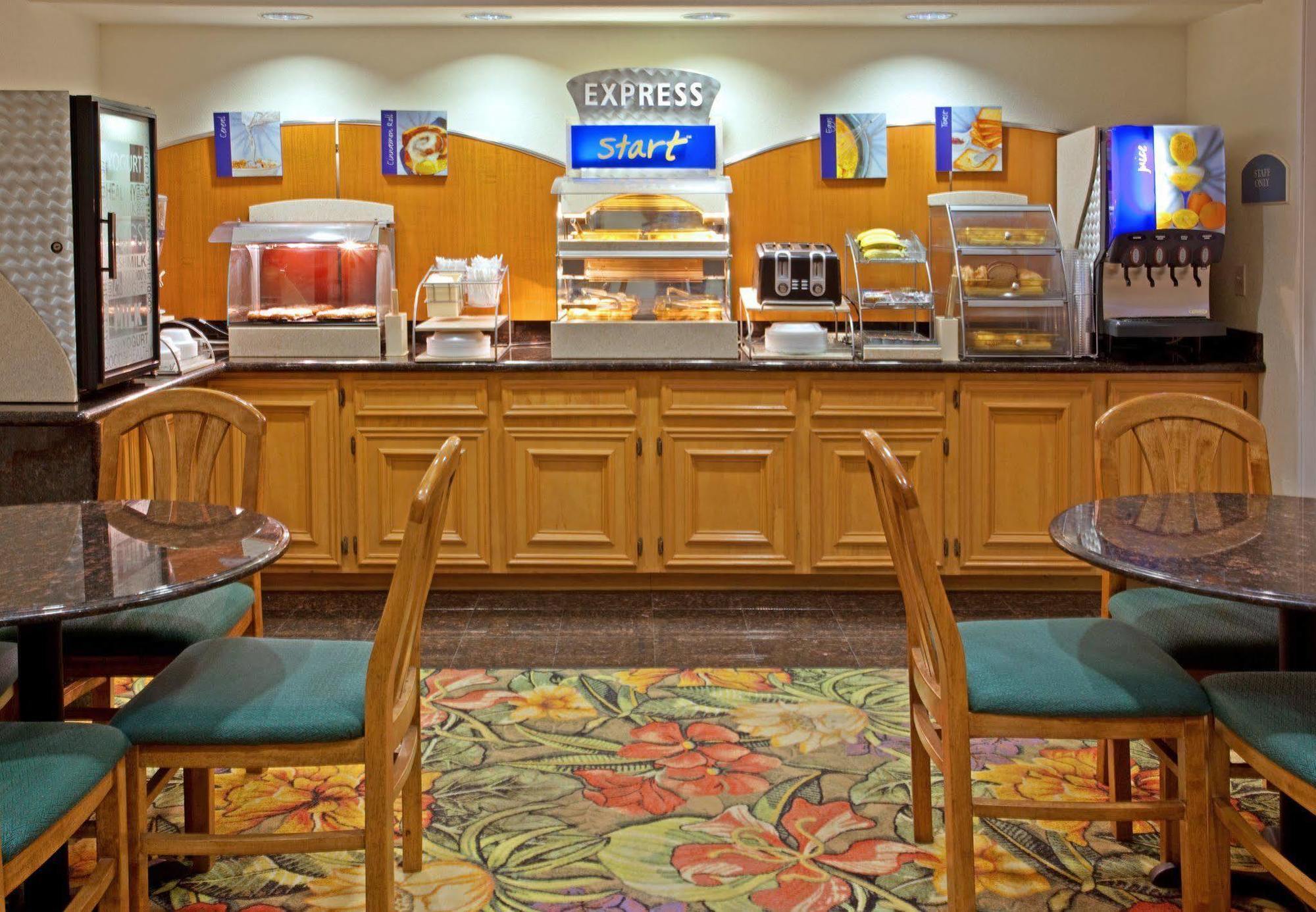 Holiday Inn Express Hotel & Suites Columbus By Ihg Restaurant foto