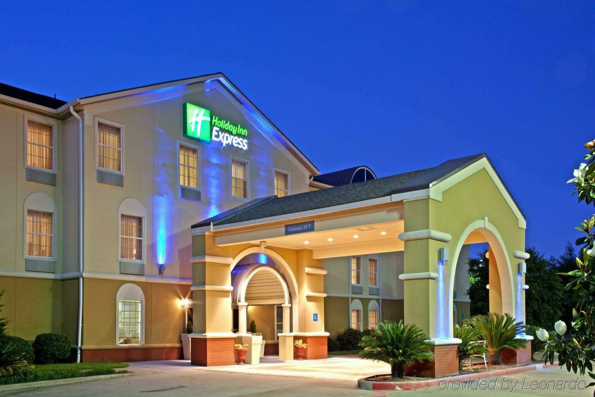 Holiday Inn Express Hotel & Suites Columbus By Ihg Buitenkant foto