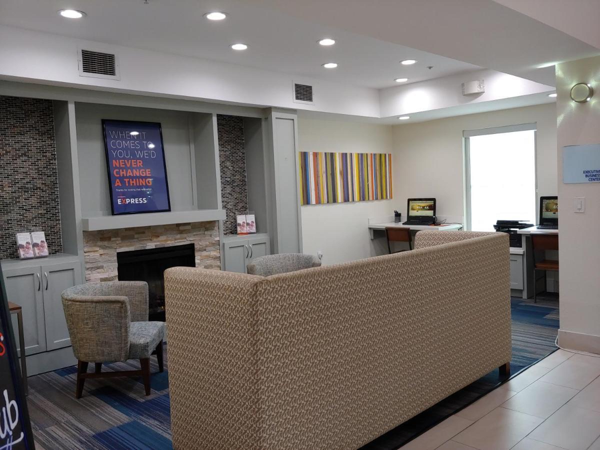 Holiday Inn Express Hotel & Suites Columbus By Ihg Buitenkant foto