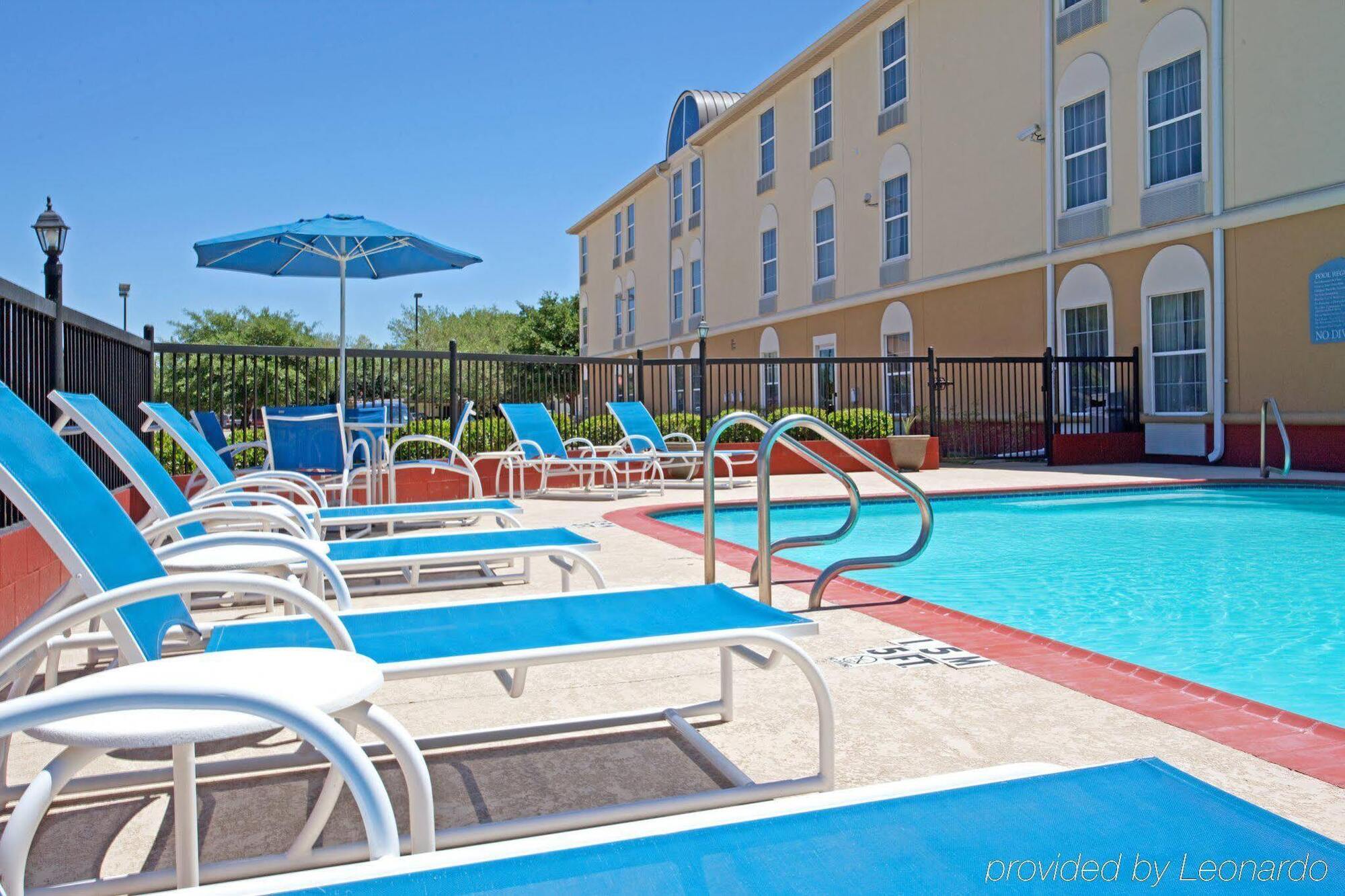 Holiday Inn Express Hotel & Suites Columbus By Ihg Buitenkant foto