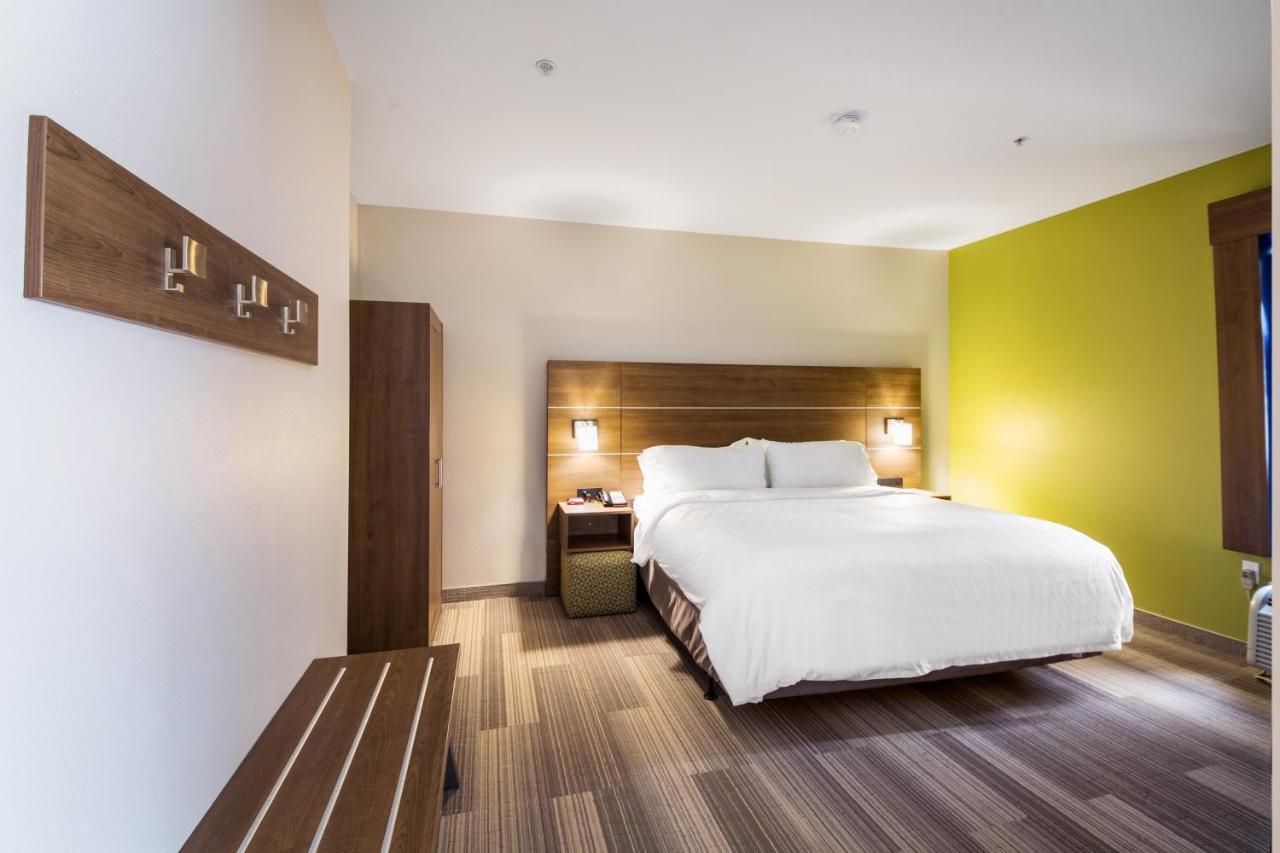 Holiday Inn Express Hotel & Suites Columbus By Ihg Buitenkant foto